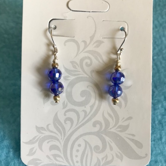 Designed and made by Elinor Jewelry - swarovski earrings